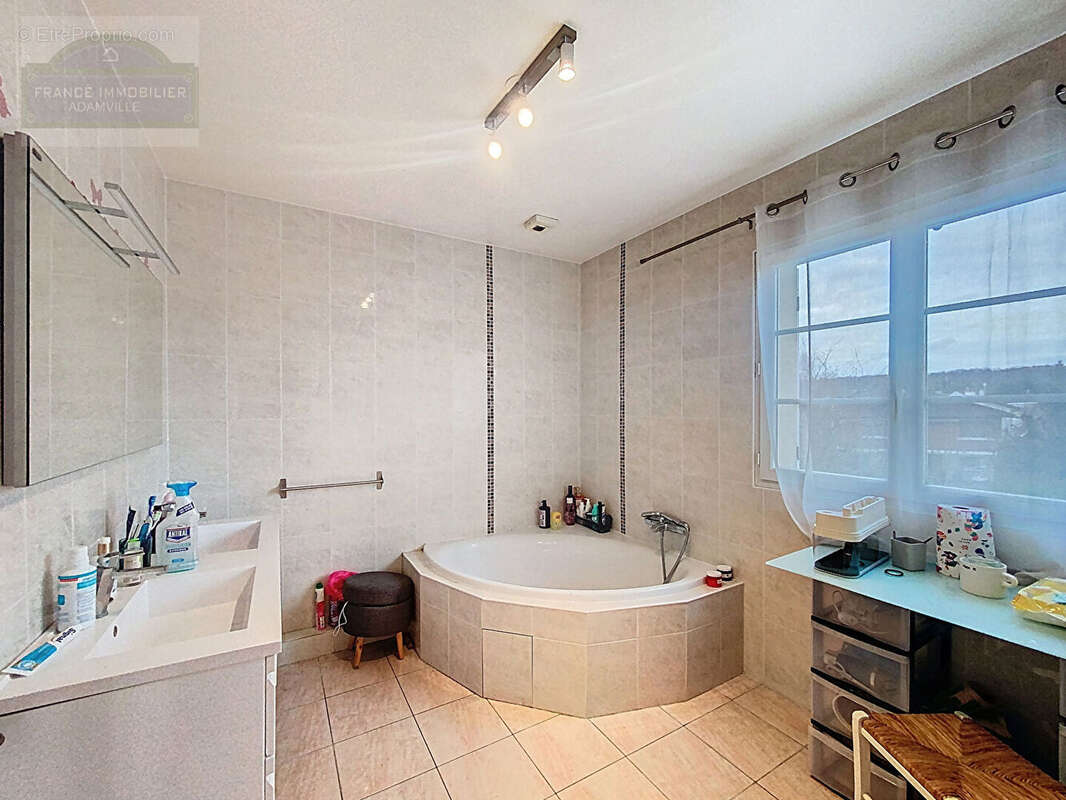 Maison à SAINT-MAUR-DES-FOSSES