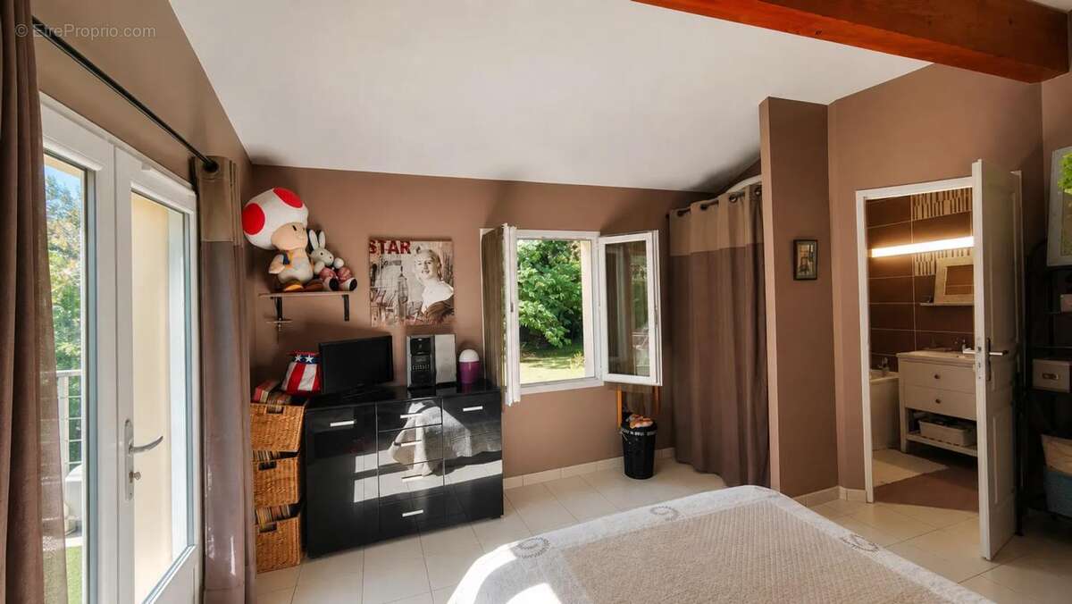 Belle villa spacieuse avec grand terrain et logement independant - photo 11
