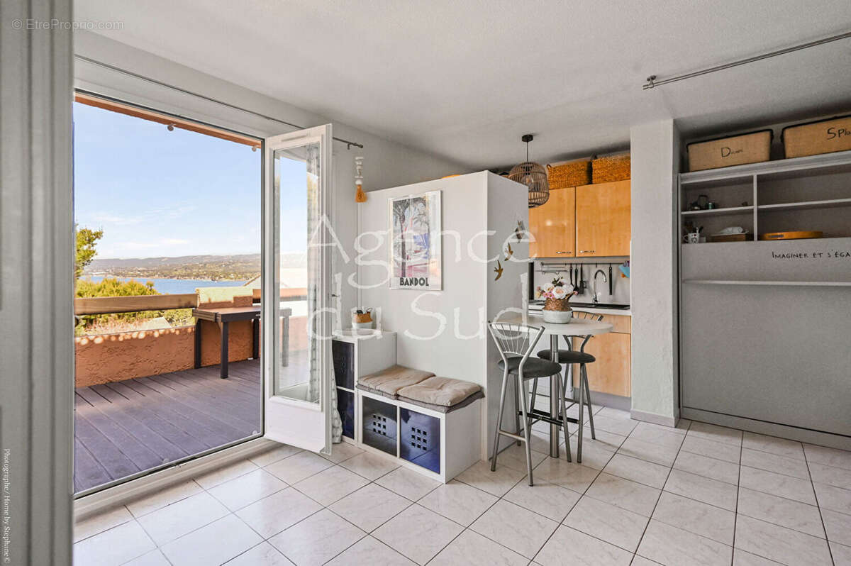 Appartement à SAINT-CYR-SUR-MER