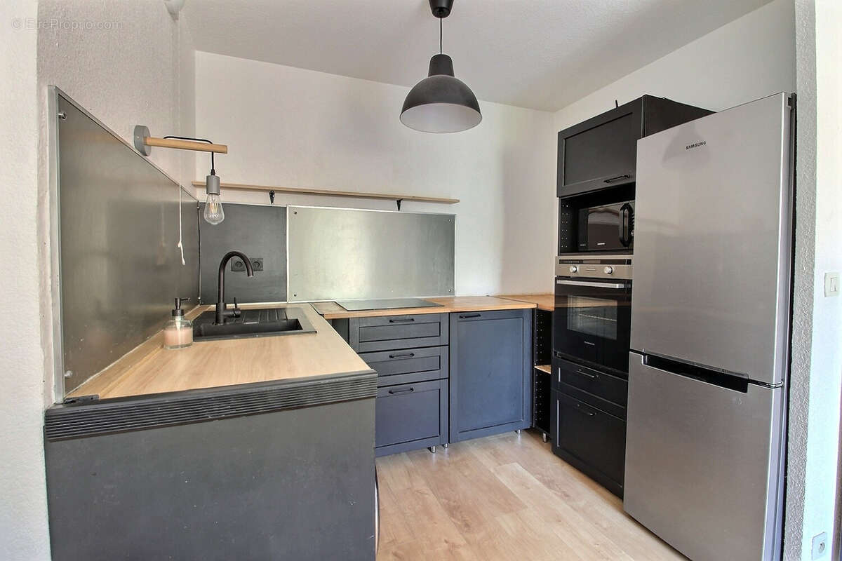 Appartement à SAINT-CLEMENT-DE-RIVIERE