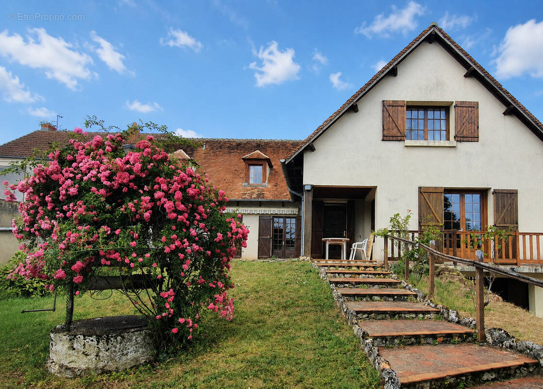 Maison à DUN-SUR-AURON