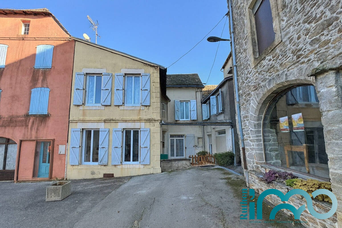 Maison à RIEUPEYROUX