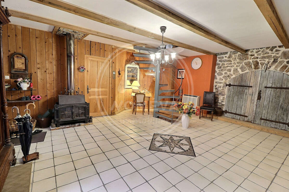 Maison à SAINT-PIERRE-SUR-DOUX