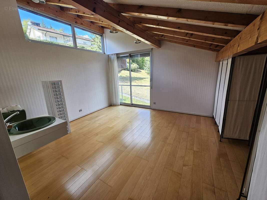 Maison à AVIGNON-LES-SAINT-CLAUDE