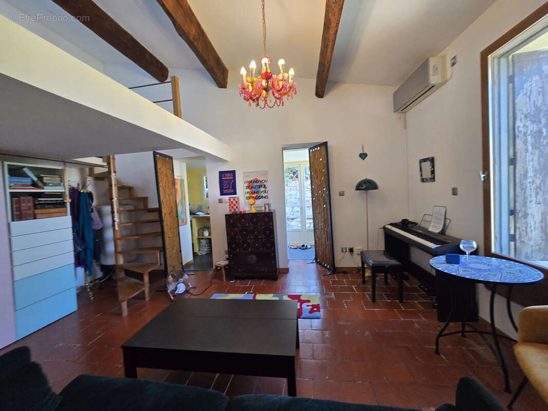 Quartier Haut de Sète, appartement T2 avec terrasse, - photo 5