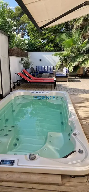 Exceptionnel à L'Ayguade à 200m de la plage superbe villa de 175m2 avec piscine - photo 7