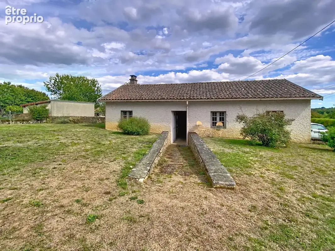 Périgord vert : Grande bâtisse rénovée de 155 m2 et 80 m2 de dépendances. - photo 12