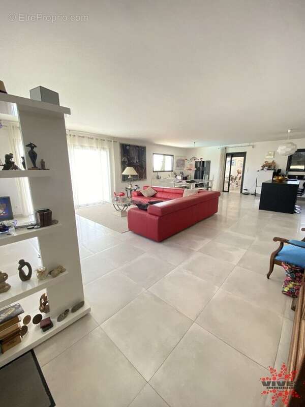 Maison à NISSAN-LEZ-ENSERUNE