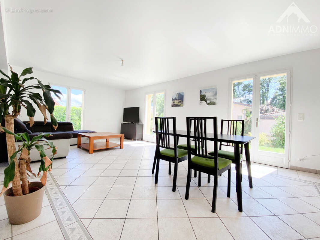 Maison à SAINT-GENIS-POUILLY