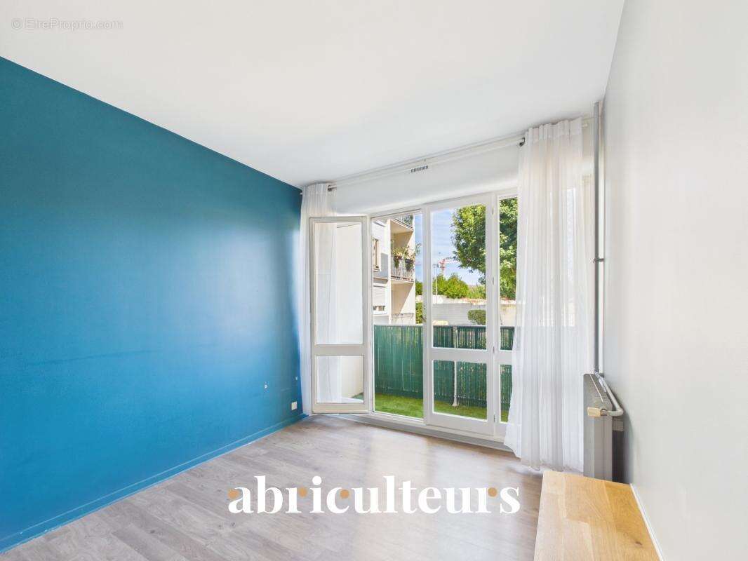 Appartement traversant avec loggia, parking et cave en vente au Plessis-Bouchard 95130 - photo 11