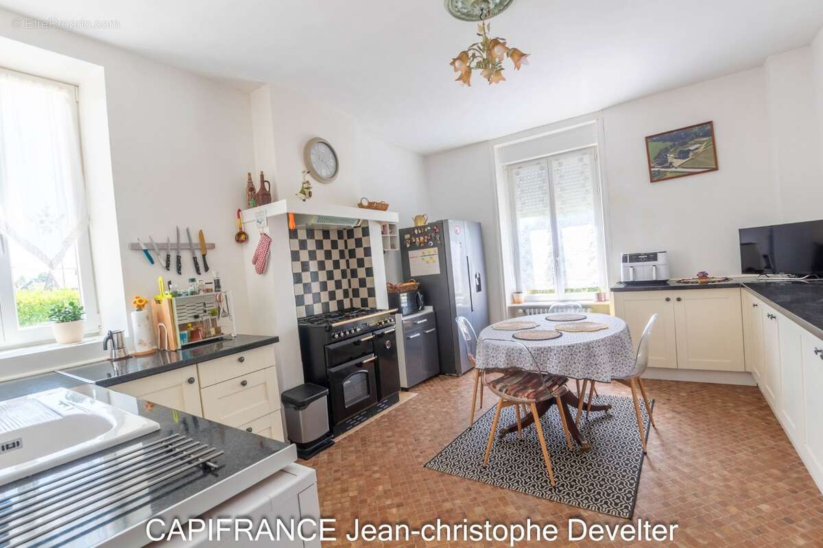 Maison bourgeoise à vendre 4 chambres SAINT DENIS DE GASTINES (53) sur terrain de 5 400 m2 - photo 8