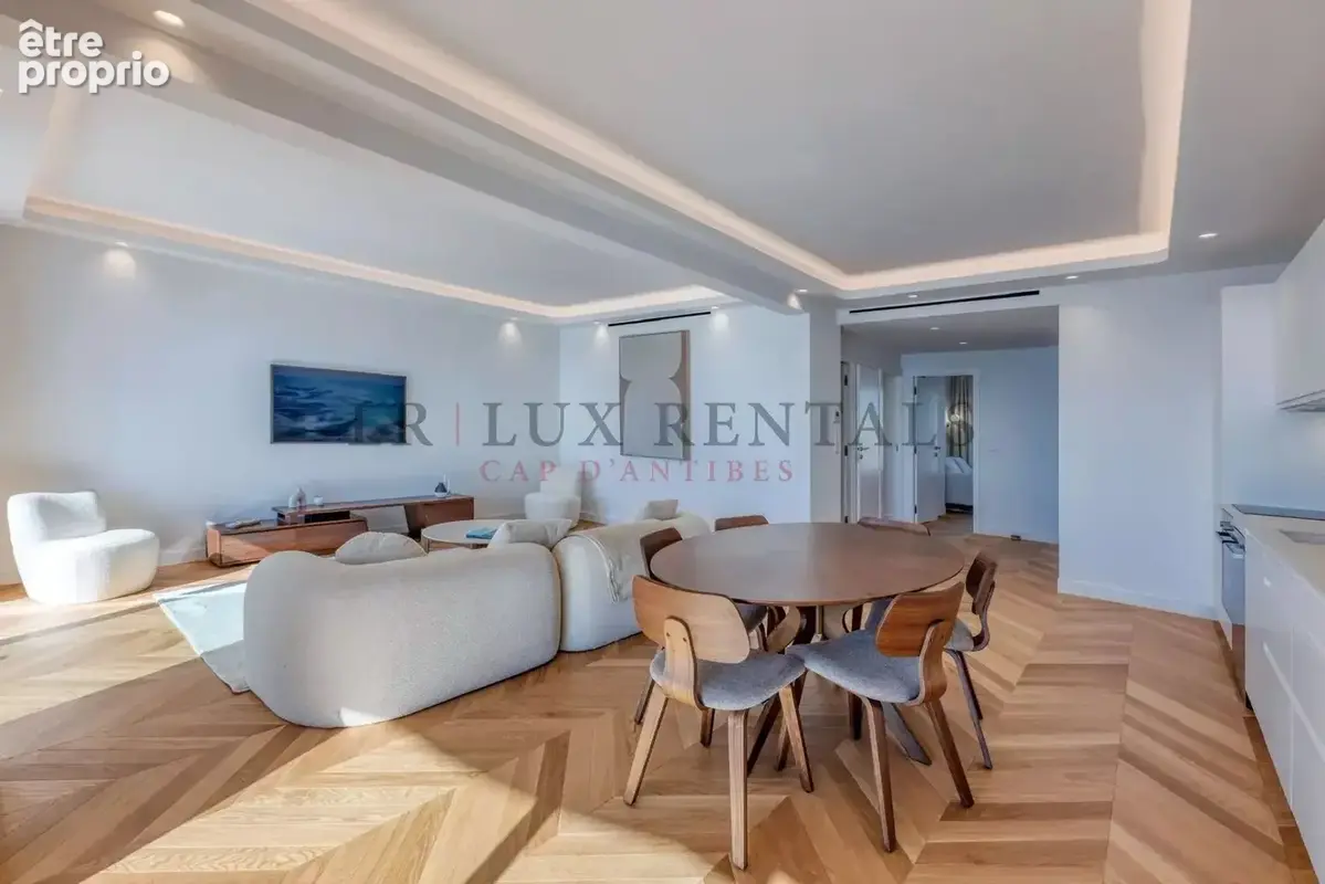 JUAN LES PINS, Appartement front mer entièrement rénové - photo 5