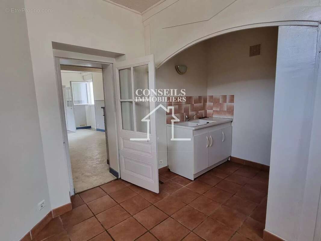 Maison à VILLENEUVE-SUR-YONNE