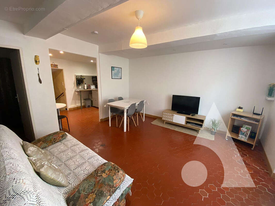 Appartement à REGUSSE