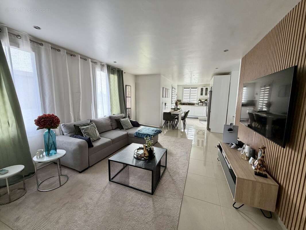 Maison à MARCILLY-EN-VILLETTE