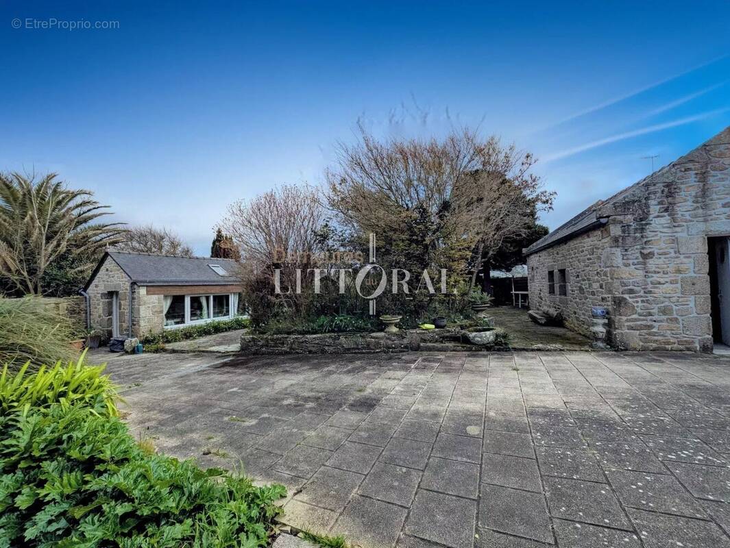 Maison à LAMPAUL-PLOUARZEL