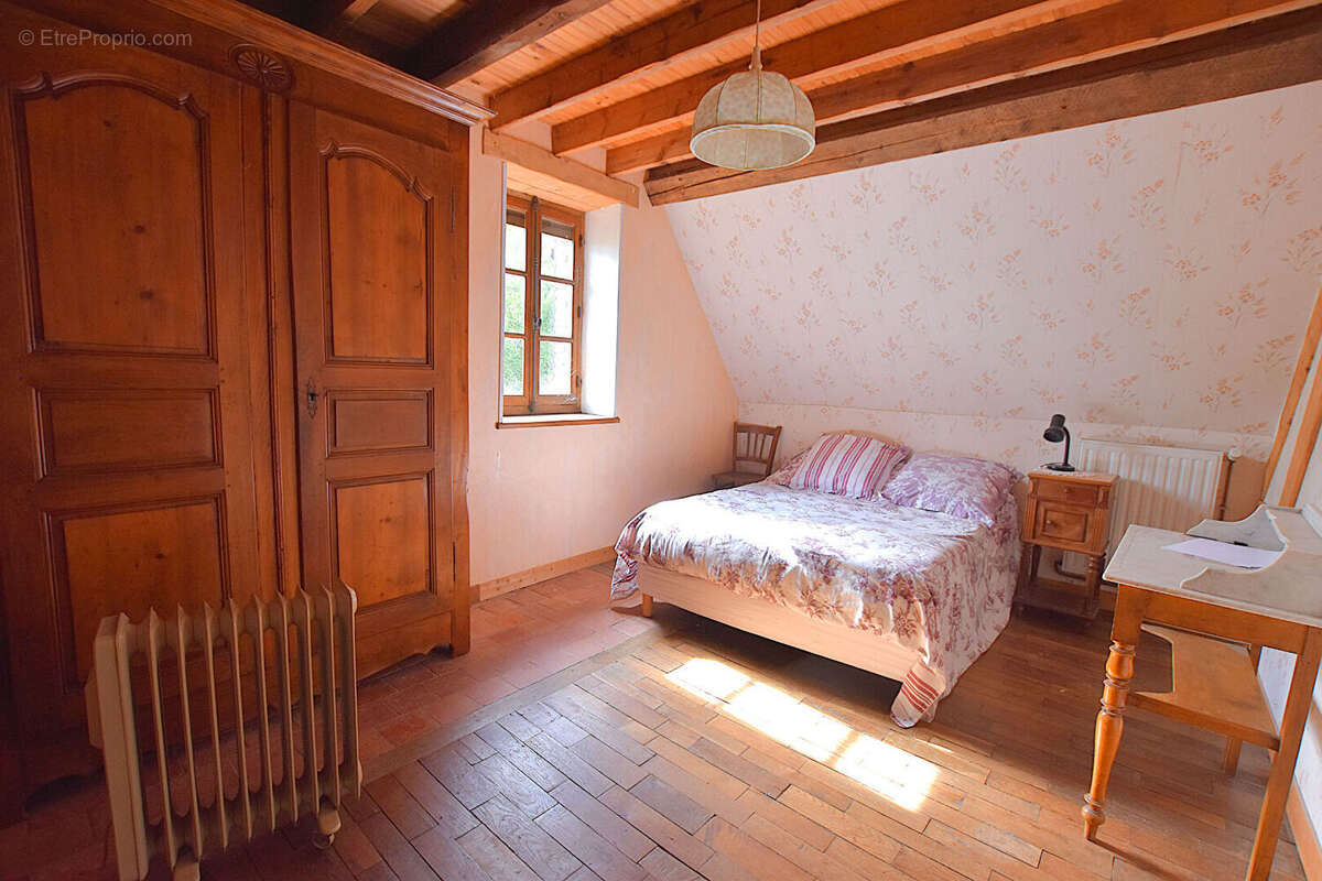 Maison à MONTAIGU-LE-BLIN