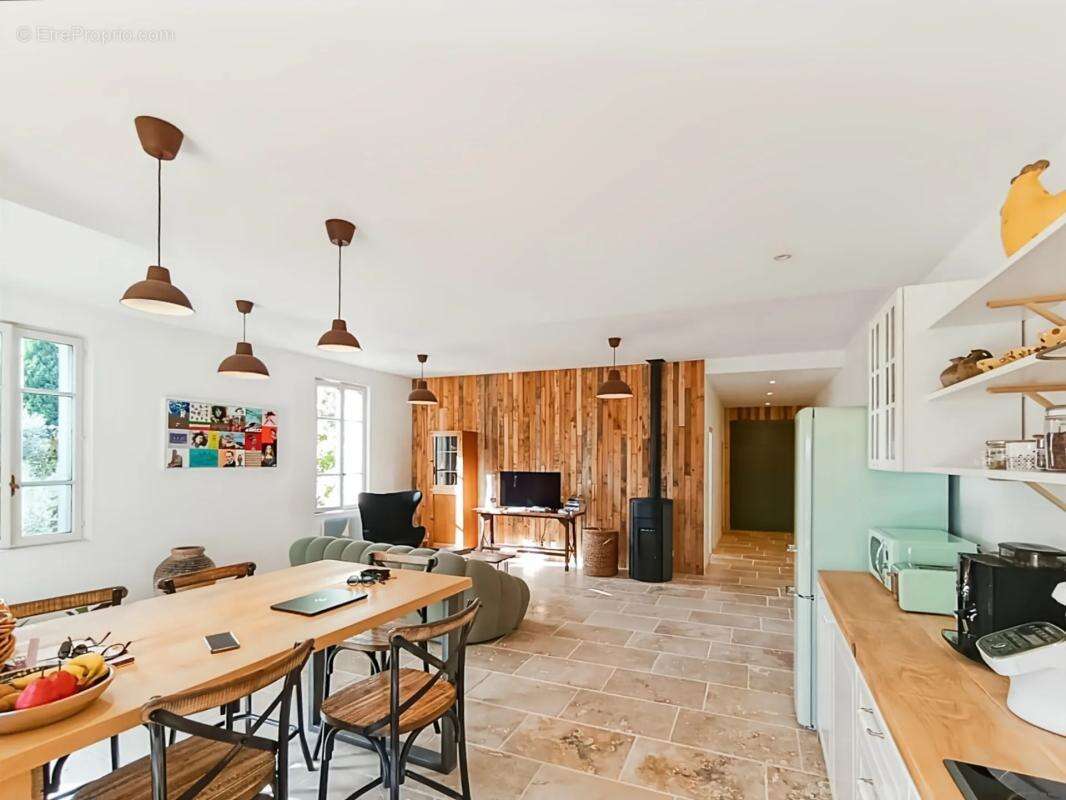 Appartement à LAUDUN-L&#039;ARDOISE