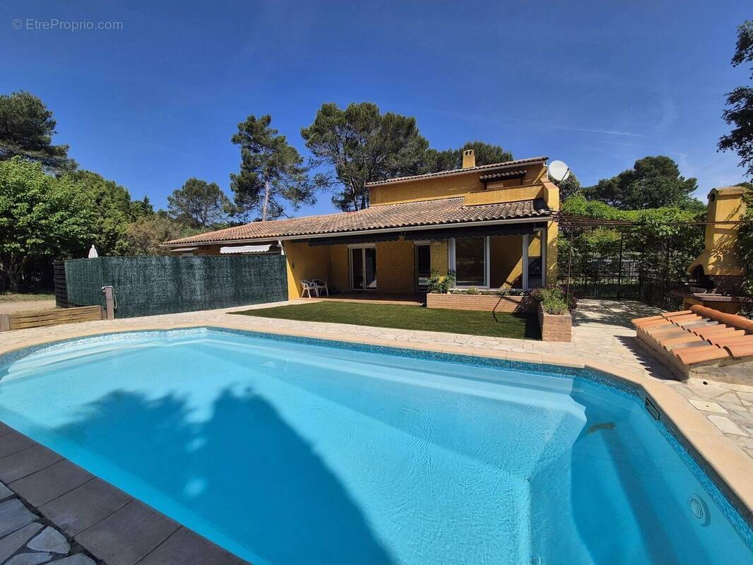 Maison à LE CANNET-DES-MAURES