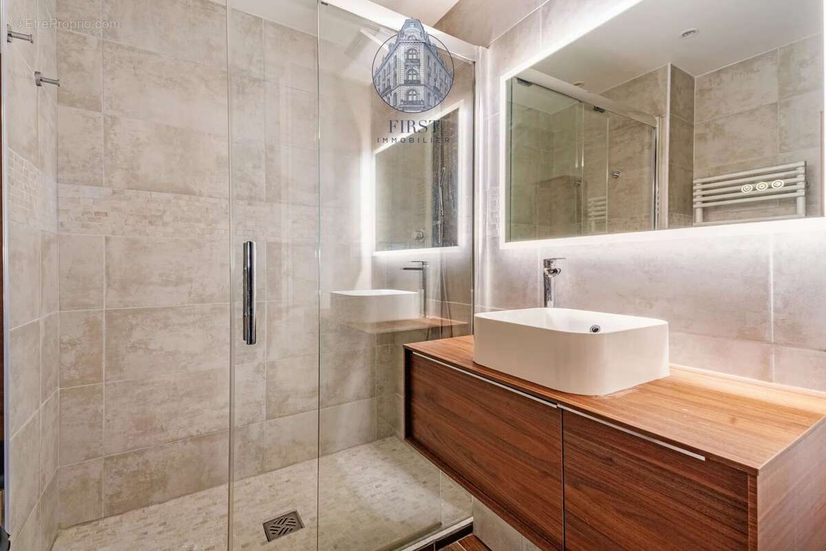 Appartement à PARIS-17E