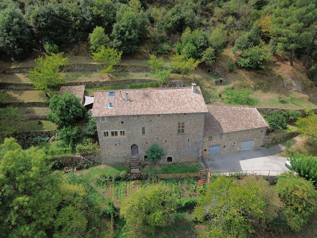 Demeure prestigieuse du XIV siècle au coeur de la belle vallée de l’Eyrieux en Ardèche, , située à 45mn de Valence (Drome) -285m - photo 3