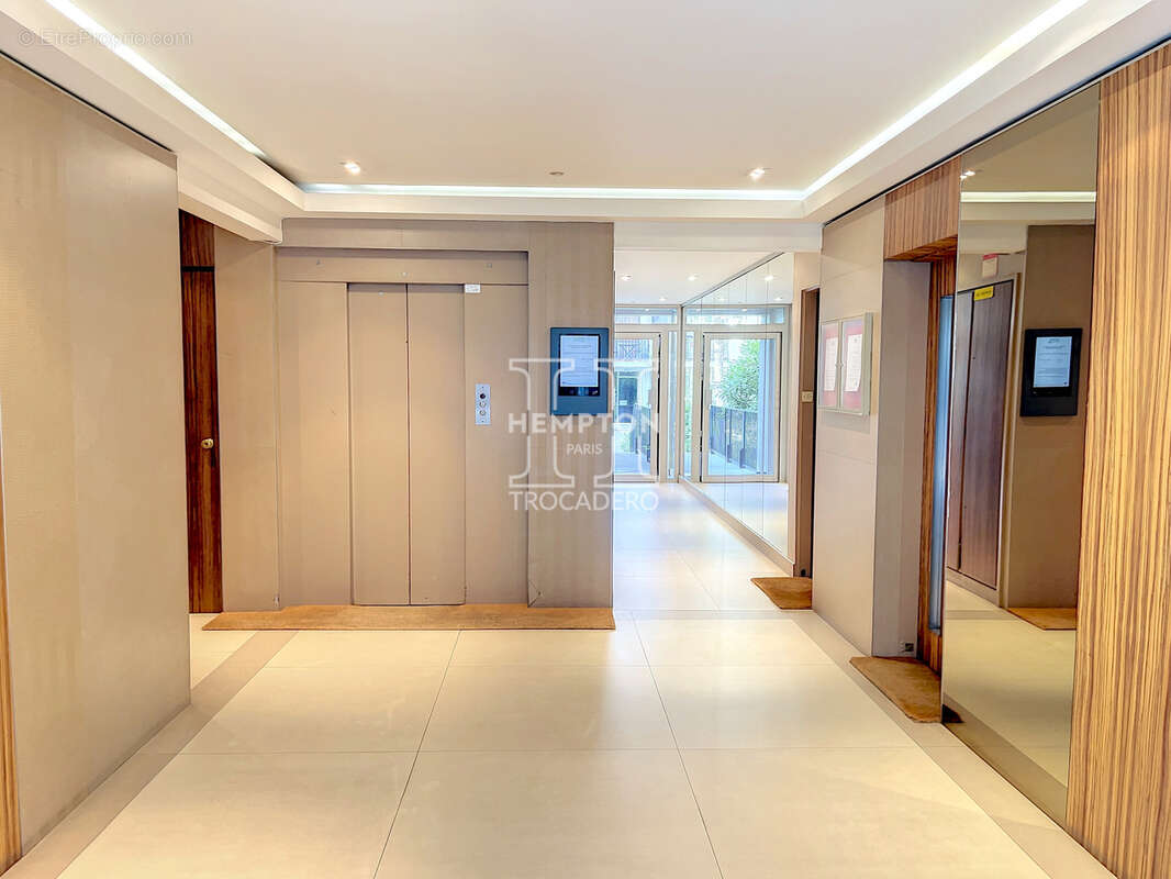 Appartement à PARIS-16E