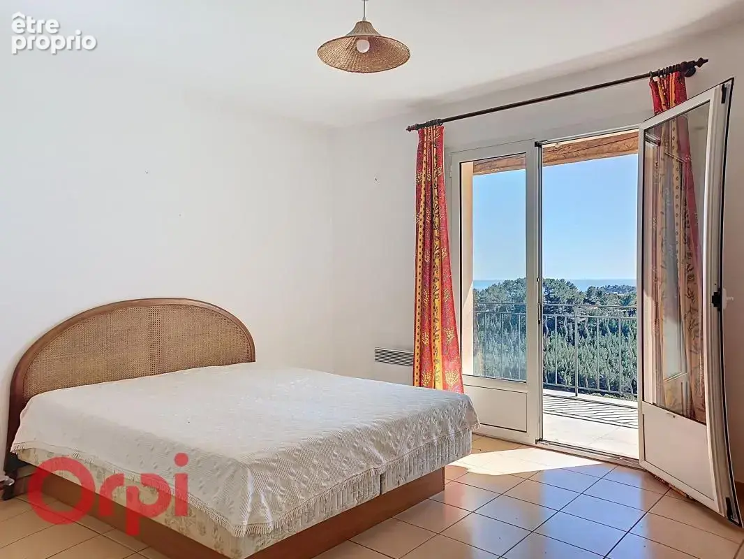 Superbe villa T7 entre Bandol et La Cadière-d'Azur  Vue Mer à 180°  Terrain 5 000 m - photo 14