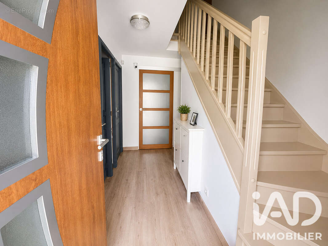Maison 112 m² à Puiseux-Pontoise  - photo 2