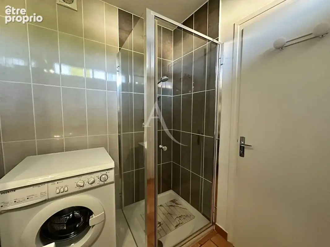Appartement type2 de 50.25 m2 vue chateau balcon garage et cave greoux les bains - photo 12