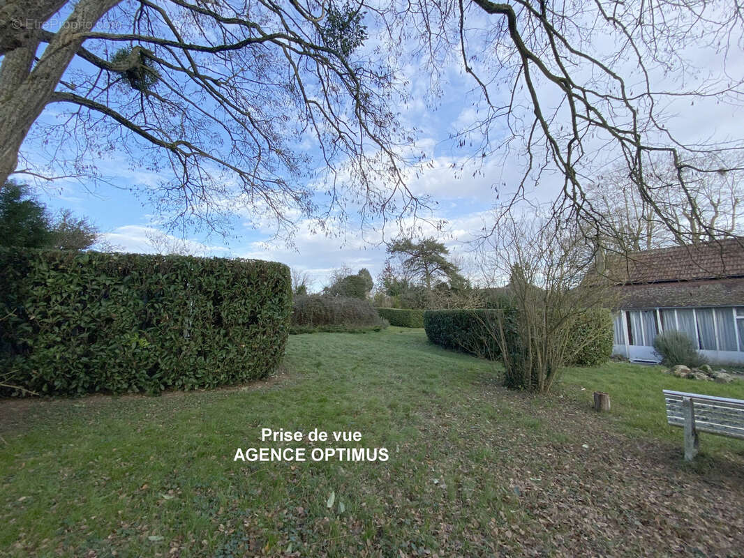 Autre à VILLENEUVE-LA-GUYARD