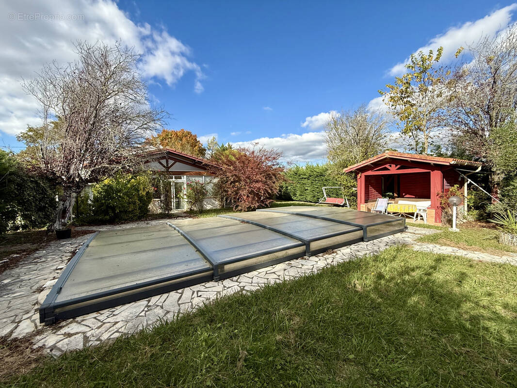 Maison à SAINTE-FOY-DE-PEYROLIERES