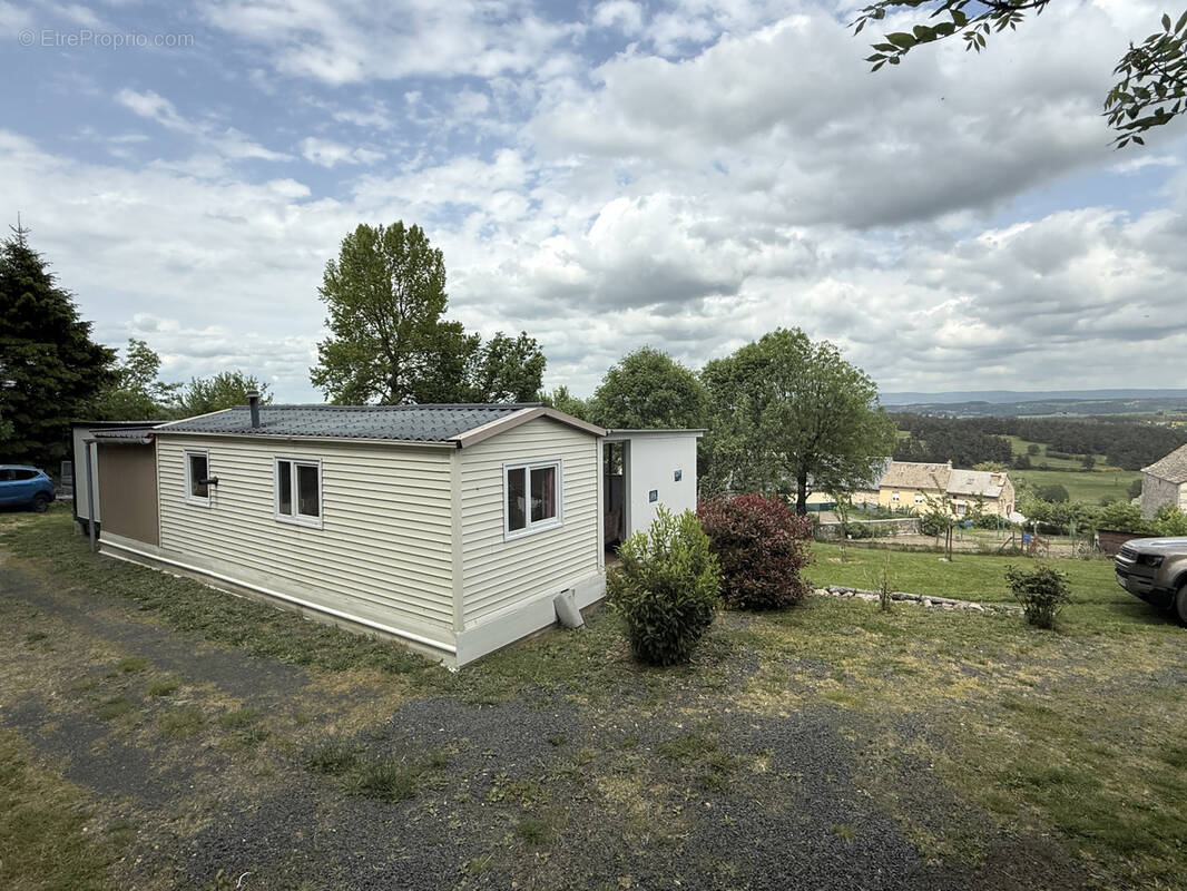 EXCLUSIVITE 123: Proche A.75, mobil-home avec grand terrain et dépendances. - photo 1