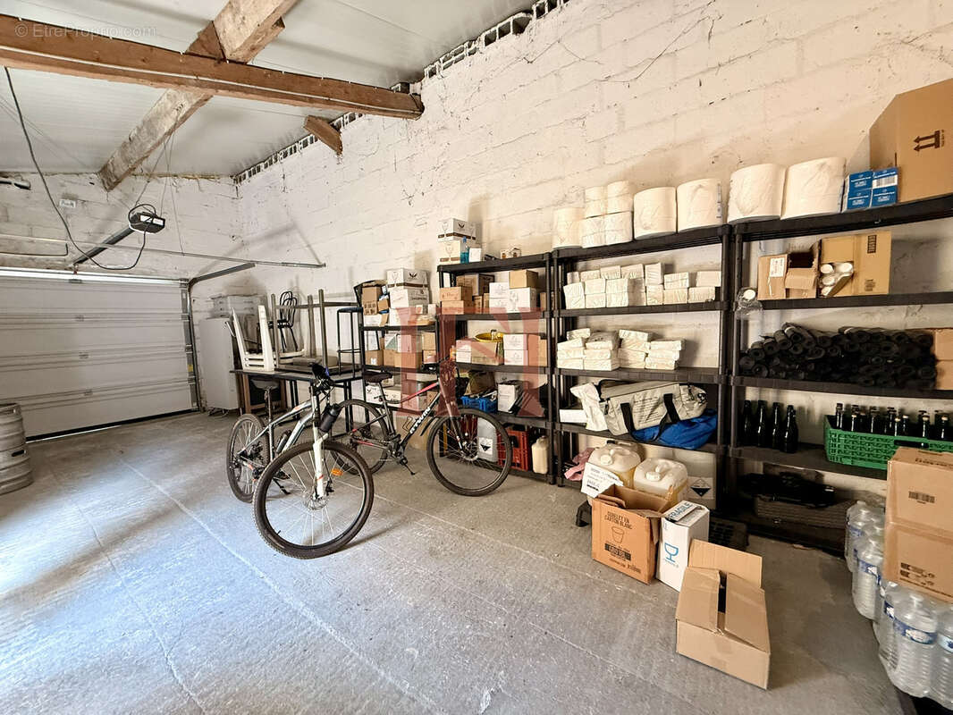 Mûrs commerciaux et fonds de commerce, avec son appartement - axe routier tours/chartres - photo 25