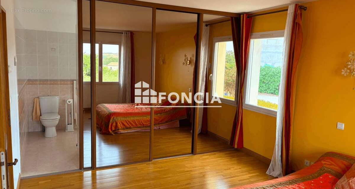 A vendre, Cahors, villa d'environ 222m2 - photo 8