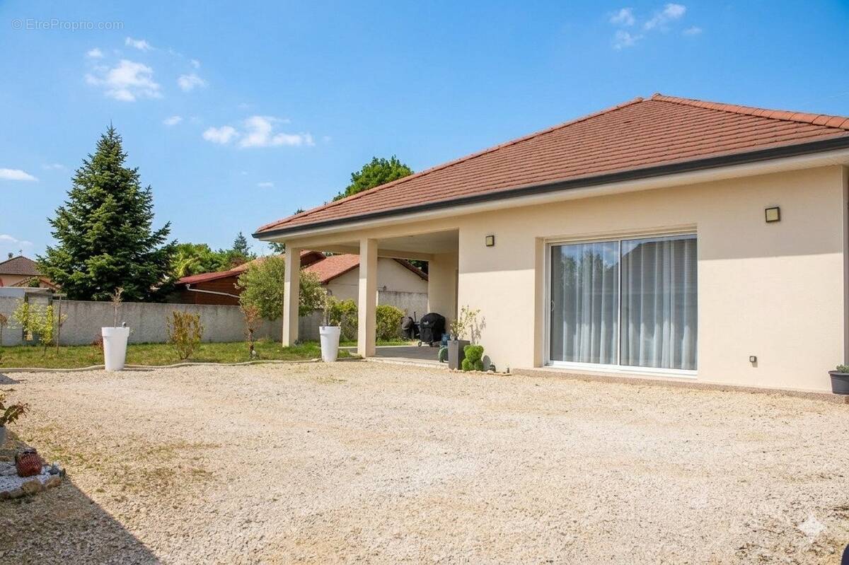 Maison à MORESTEL