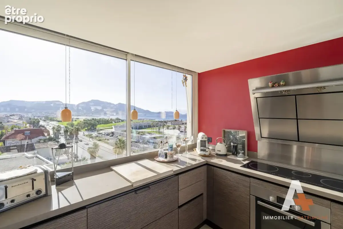 Marseille 8éme Vue Mer, étage élevé, 110m2, traversant avec extérieur - photo 6