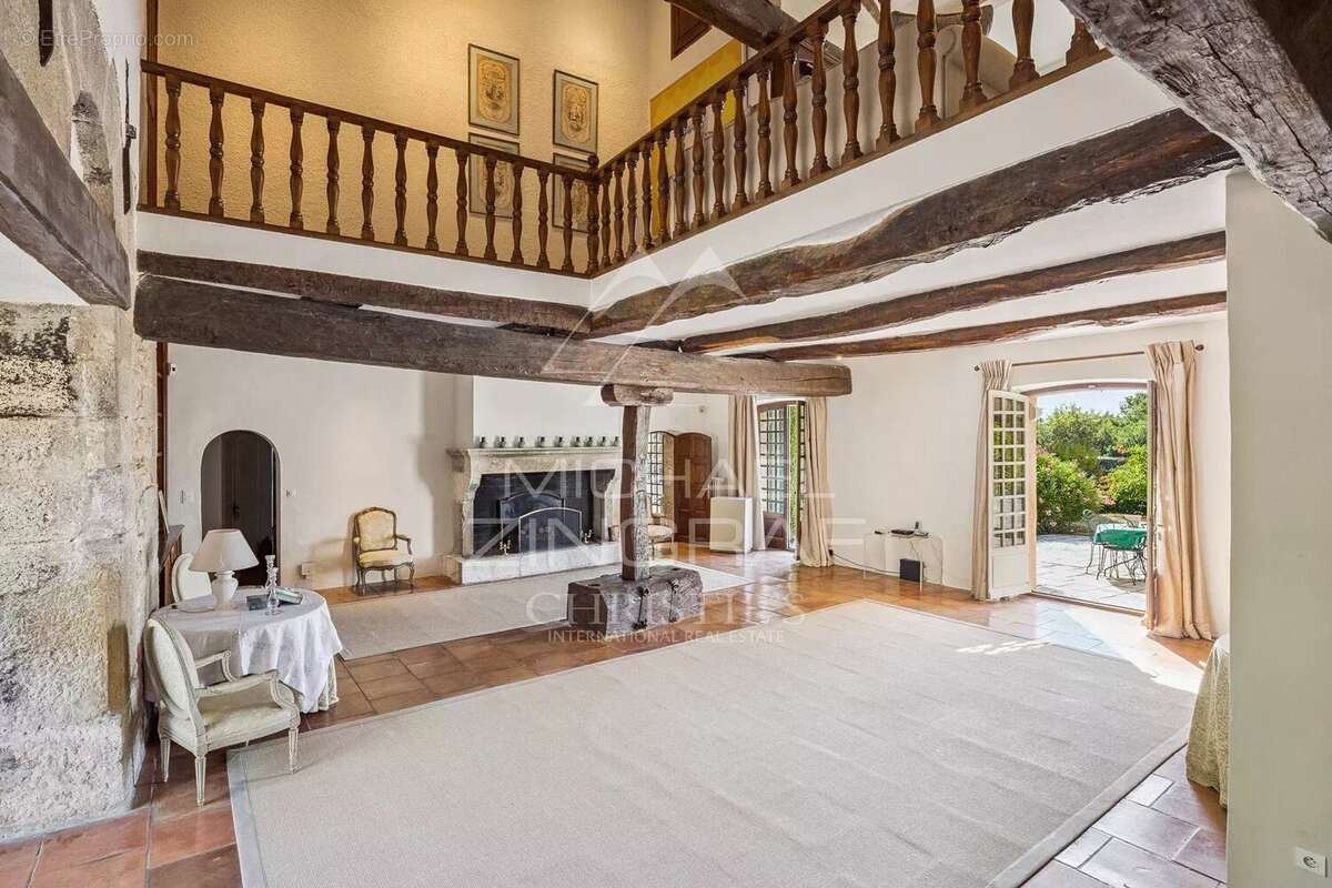 Maison à AUPS