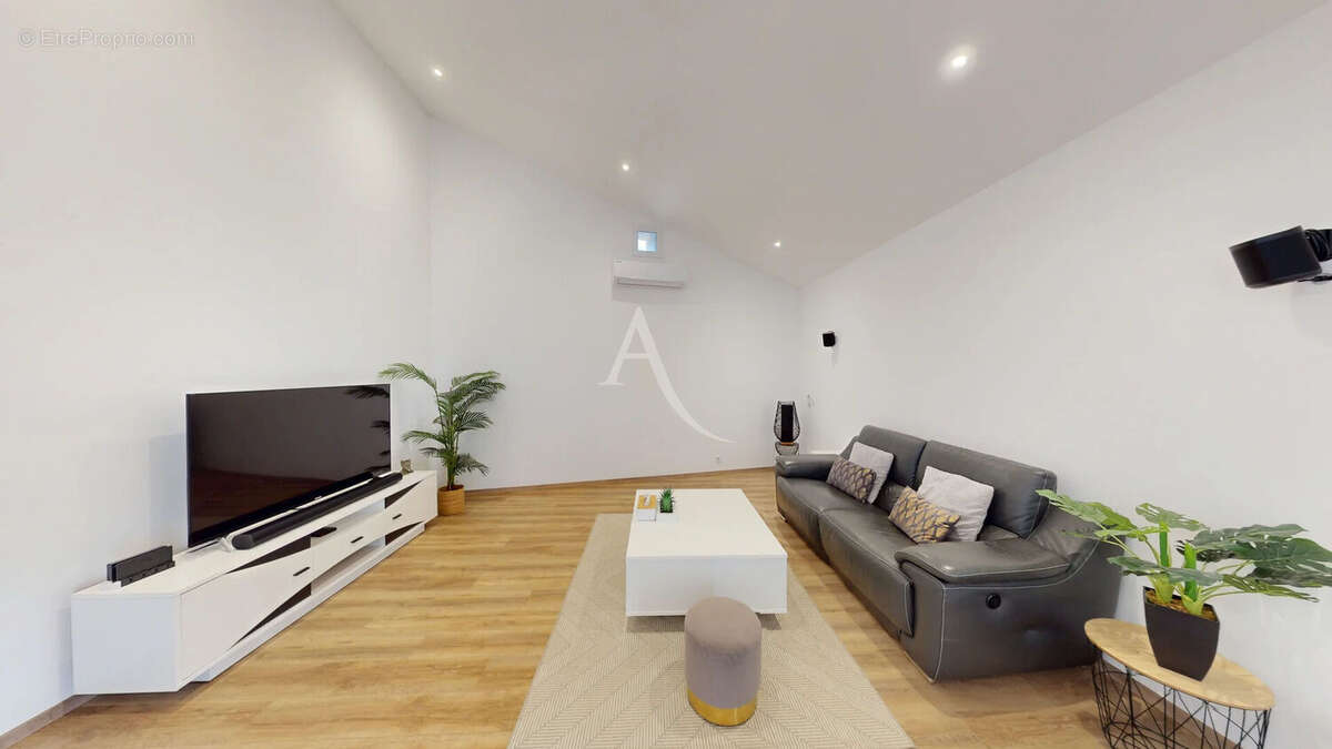 A VENDRE Maison de ville exceptionnelle MANDUEL P8 - photo 10