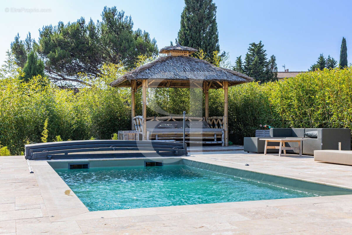 Maison à L&#039;ISLE-SUR-LA-SORGUE