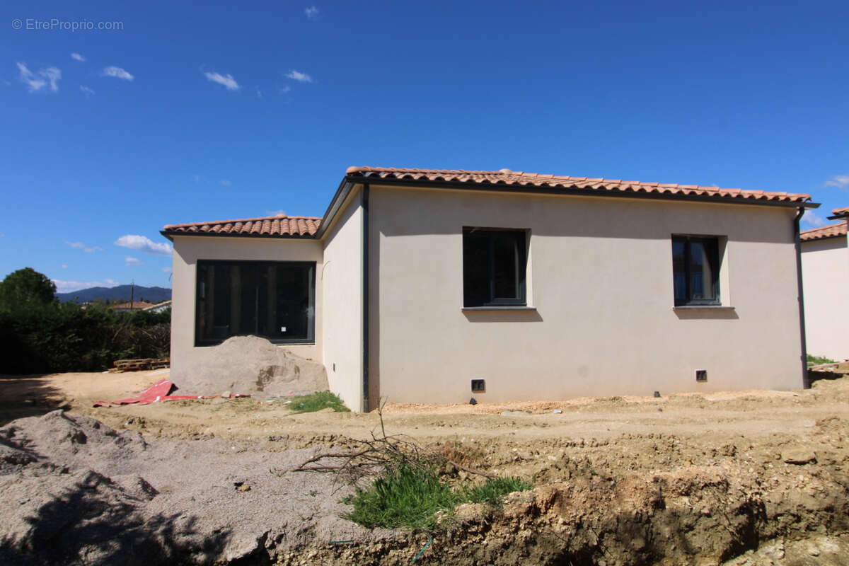 VILLA 102 m2 habitable. Terrain 500 m2. - photo 2