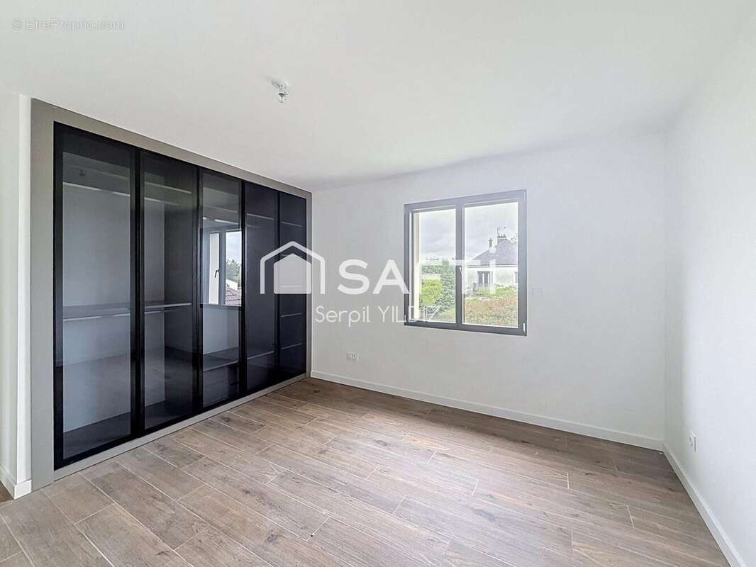 Maison 174 m² à La Ville-Aux-Dames  - photo 7