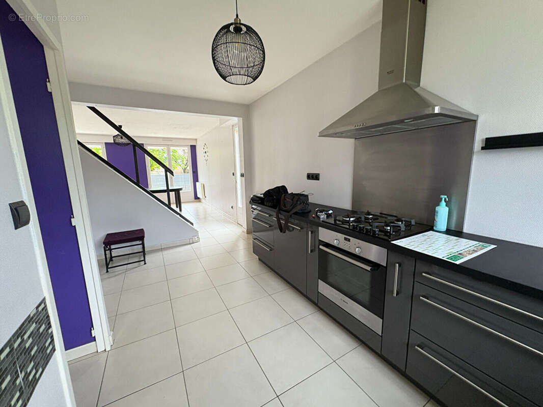 Maison à SAINT-CLEMENT-DES-LEVEES