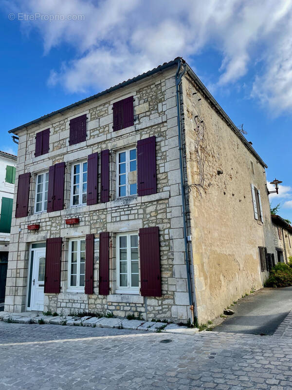 Maison à SAINT-PORCHAIRE