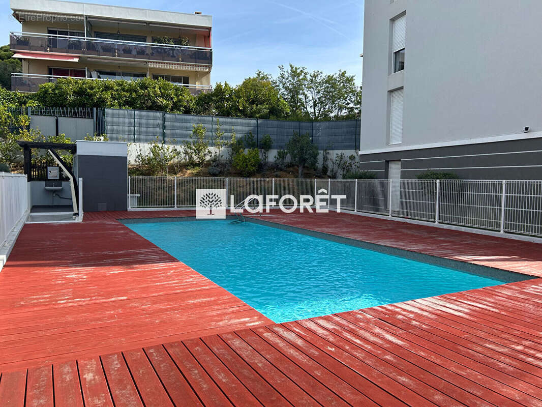 Appartement à SAINT-LAURENT-DU-VAR