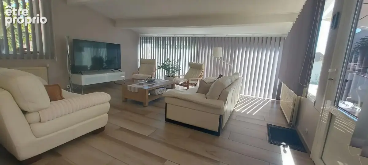 AGDE - Belle maison familiale de 148m² environ sur une parcelle de 862m² avec piscine, forage et dépendance - photo 6