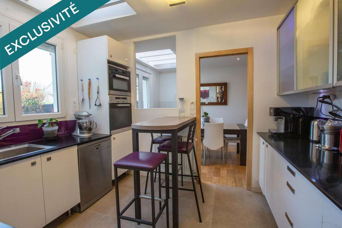 Photo 9 - Maison à LE MESNIL-SAINT-DENIS