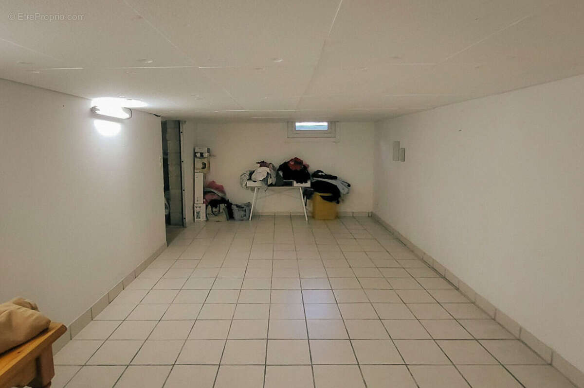 CARCASSONNE - PALAJA Villa T4 166m² (90m² hab.)  avec jardin, piscine, sous-sol, et garage - photo 17