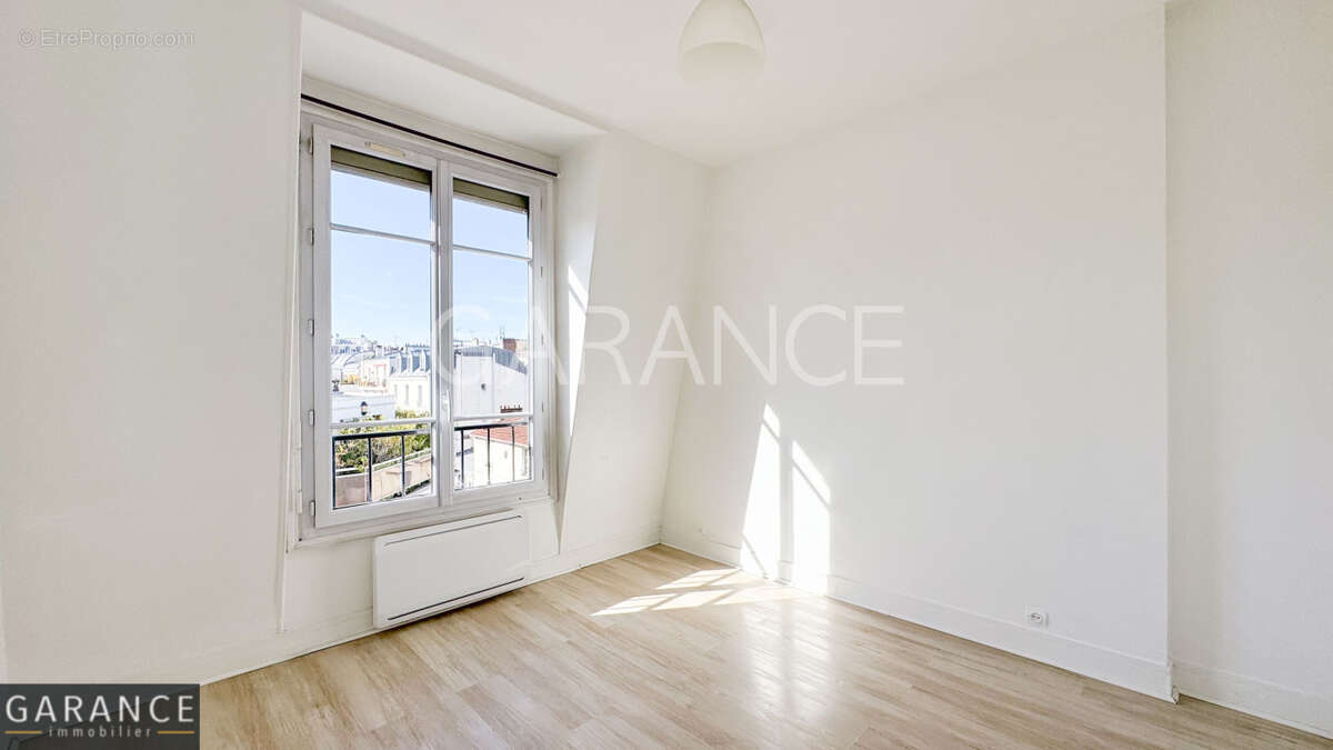 Appartement à PARIS-14E