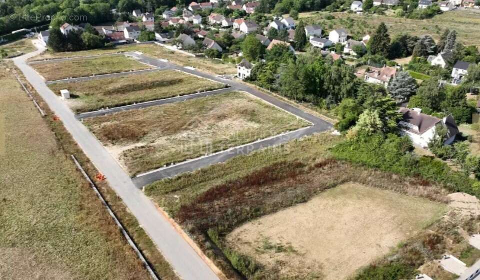 Terrain 310 m² à Arpajon  - photo 2