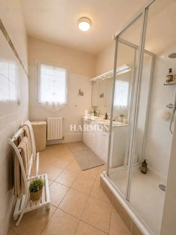 Harmon à vendre :  Élégante maison de plain-pied avec piscine à Pau - photo 14